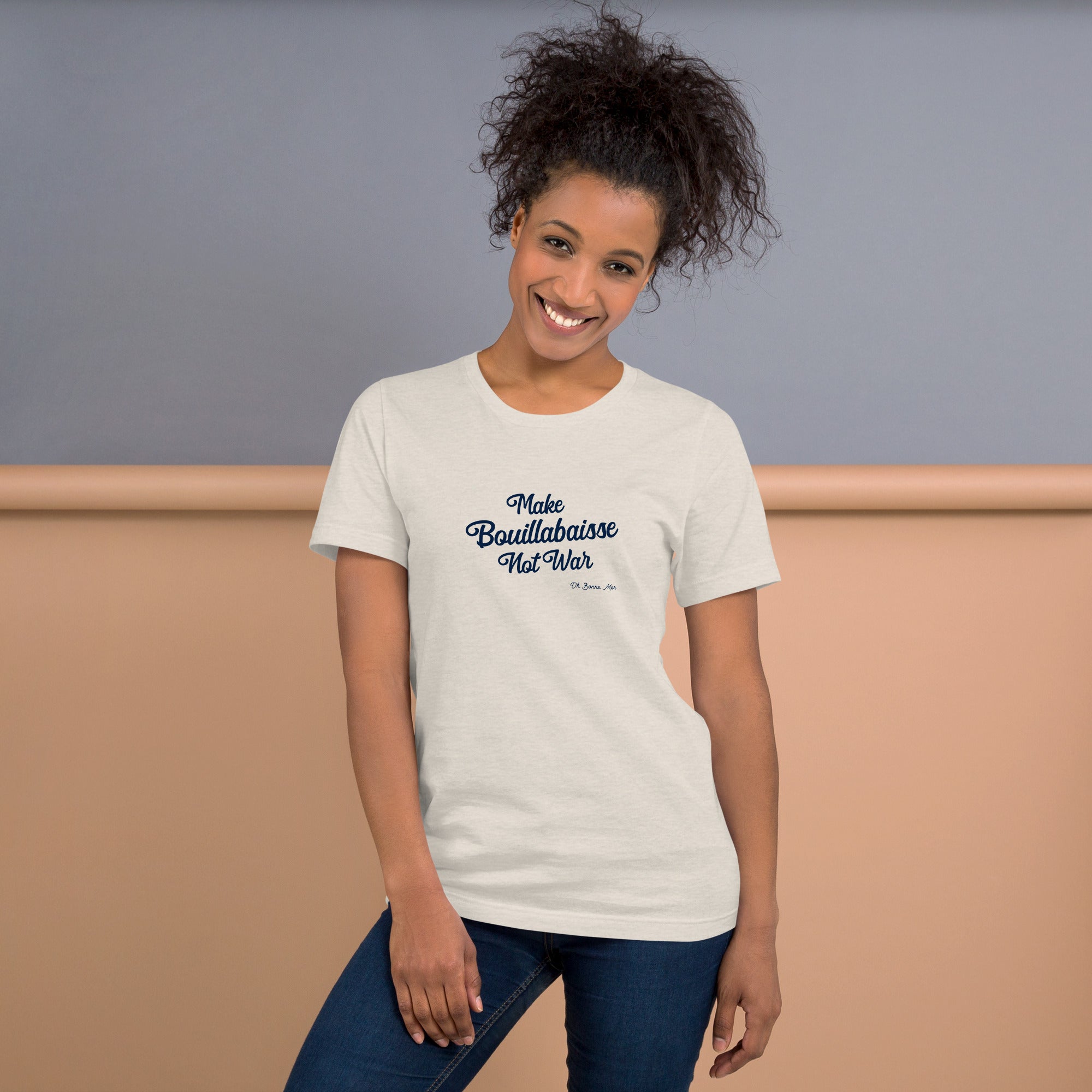 T-shirt en coton unisexe Make Bouillabaisse Not War Text Only sur couleurs chinées claires