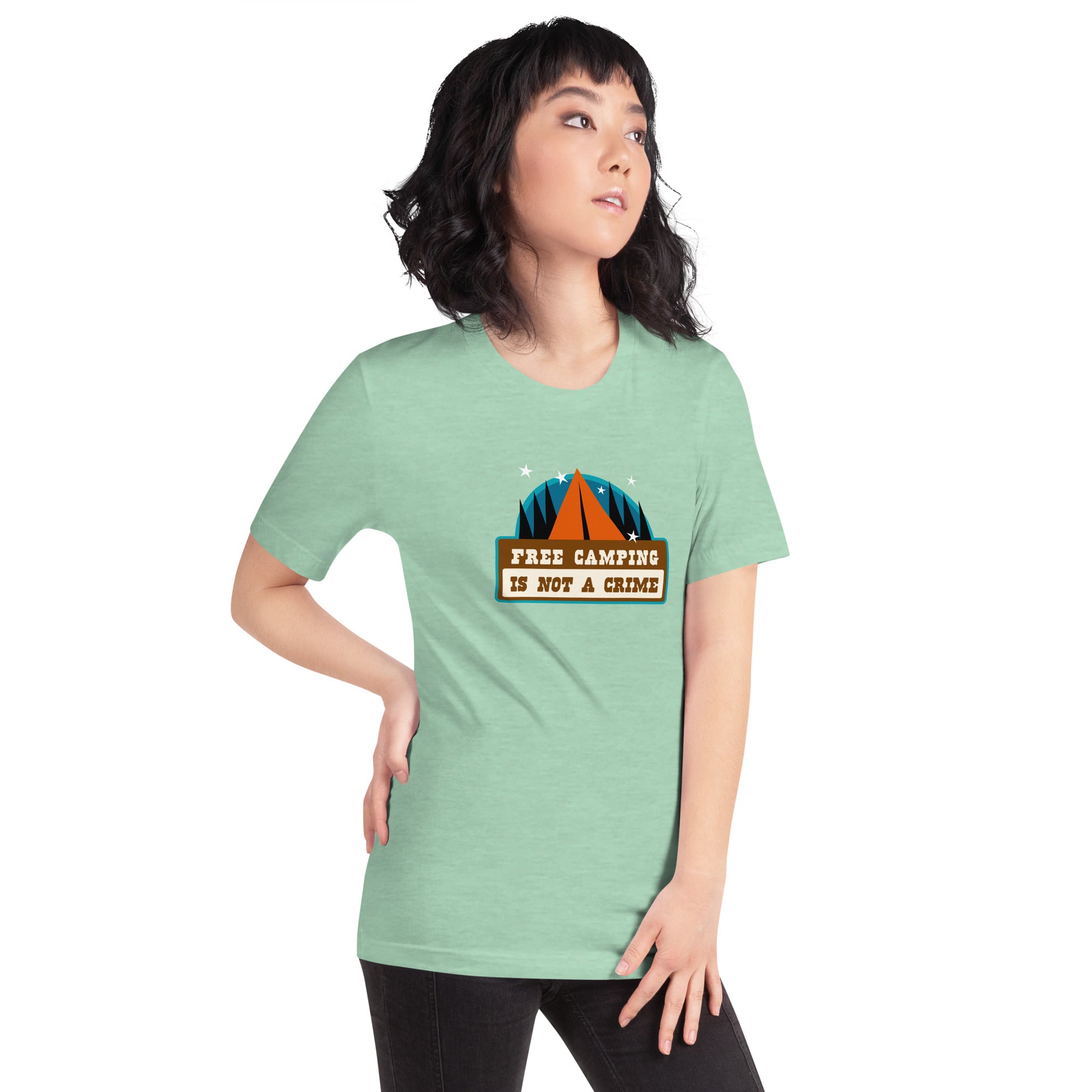 T-shirt en coton unisexe Free camping is not a crime sur couleurs chinées claires