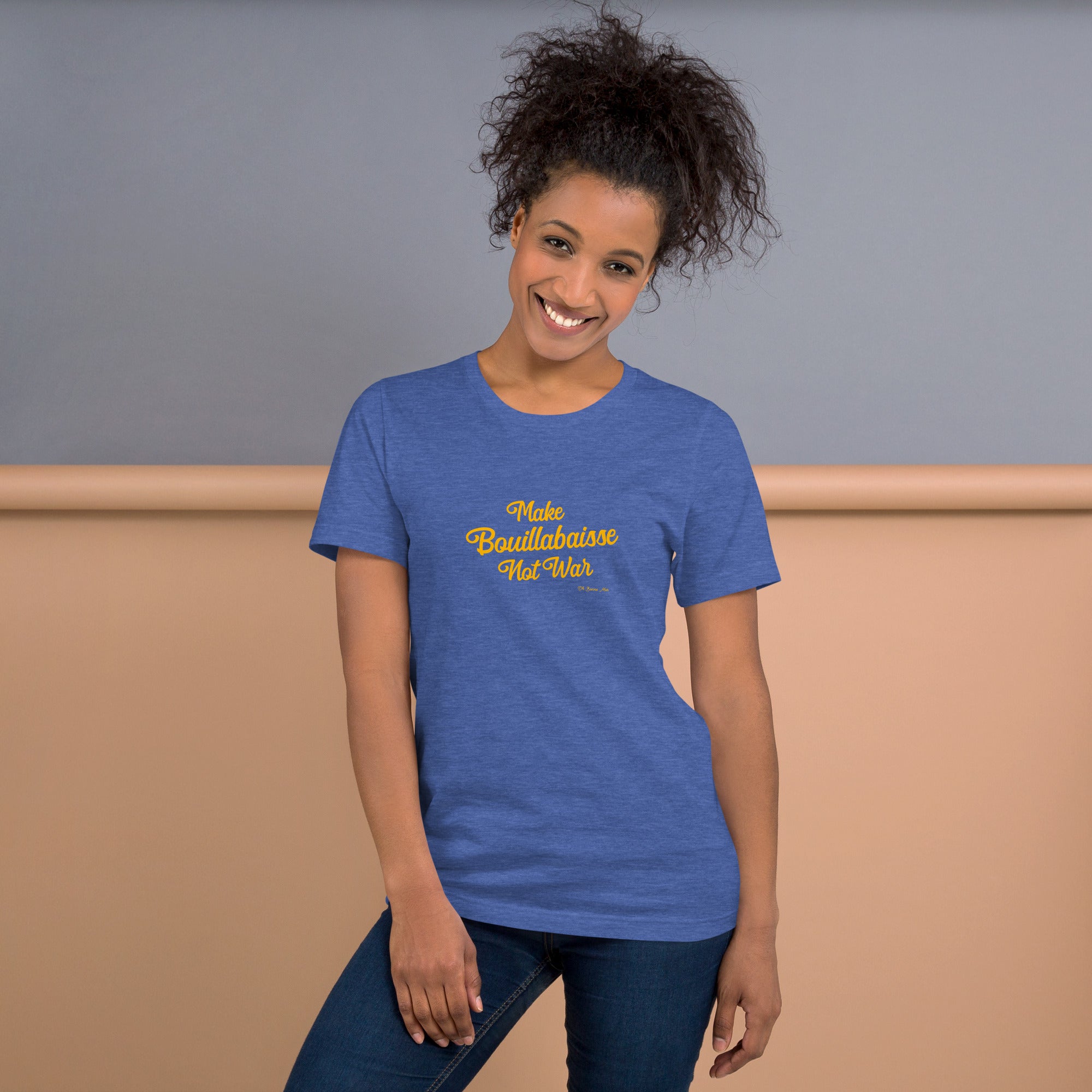 T-shirt en coton unisexe Make Bouillabaisse Not War Text Only sur couleurs chinées foncées