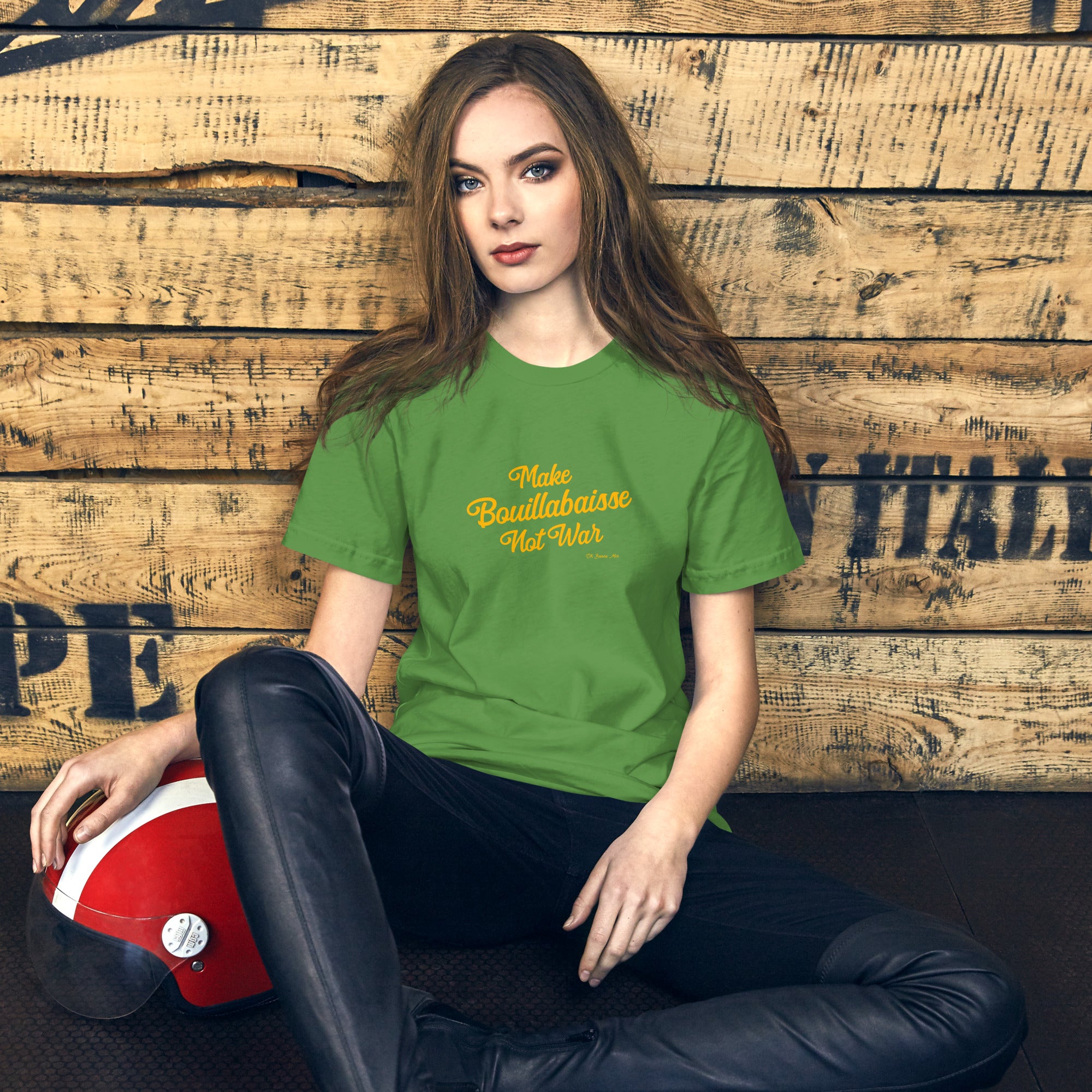 T-shirt en coton unisexe Make Bouillabaisse Not War Text Only sur verts