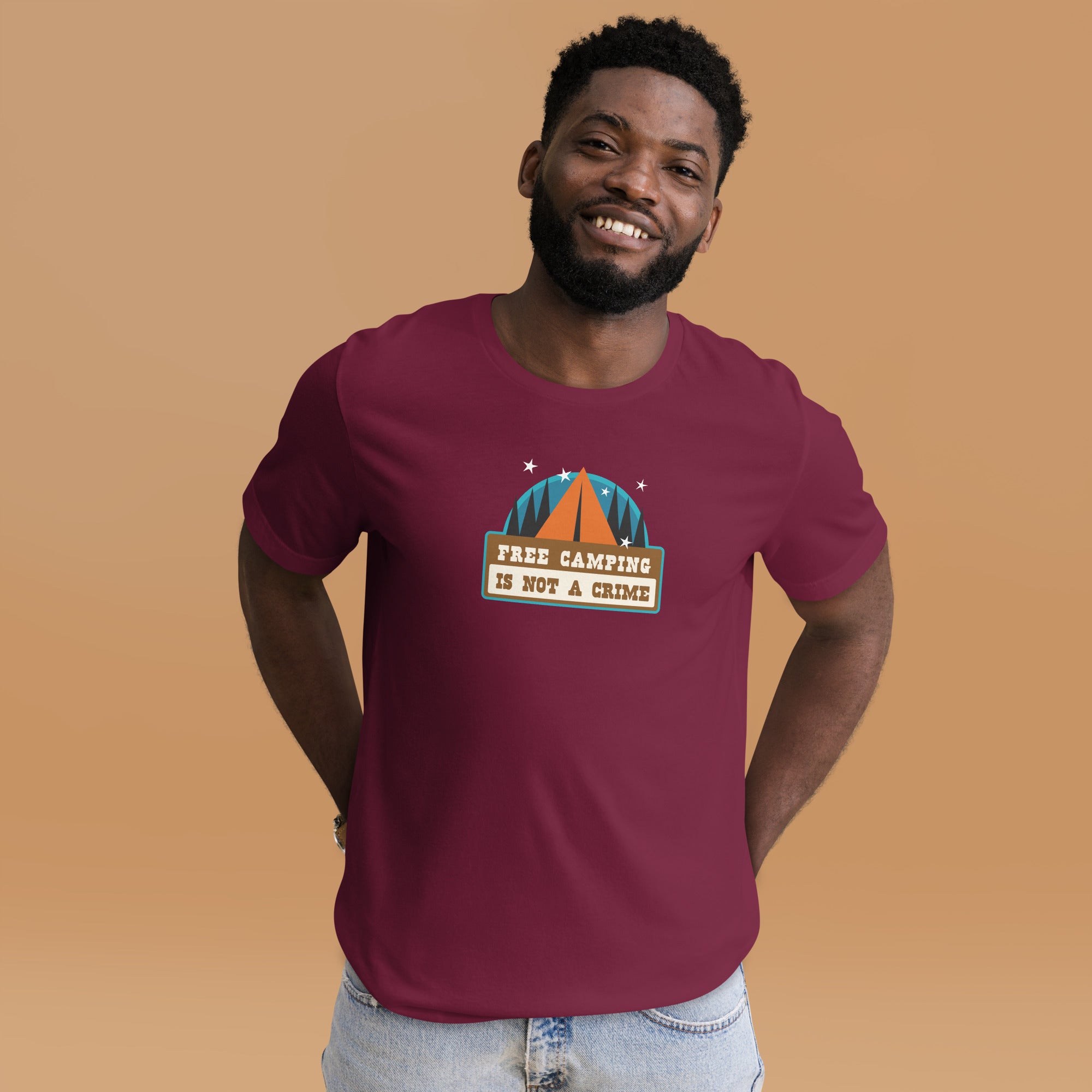 T-shirt en coton unisexe Free camping is not a crime sur couleurs foncées