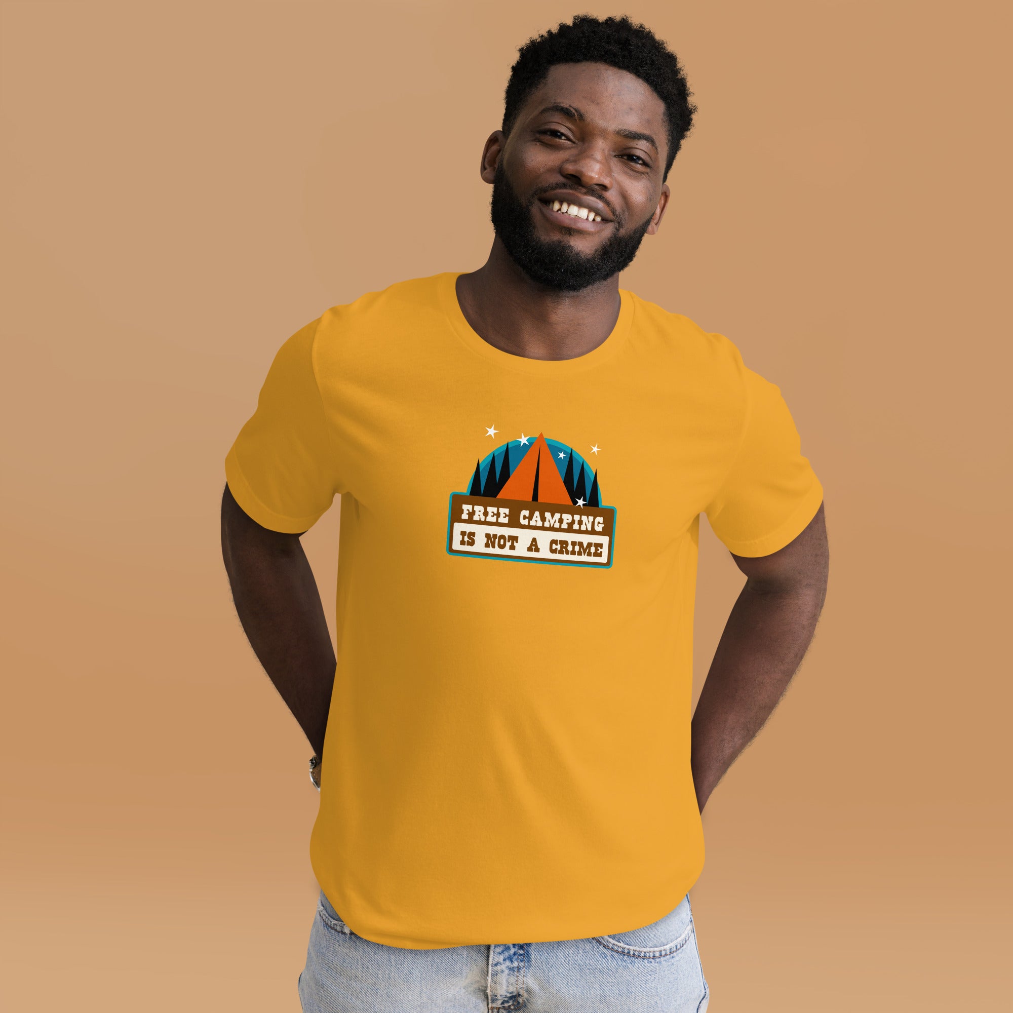 T-shirt en coton unisexe Free camping is not a crime sur couleurs claires