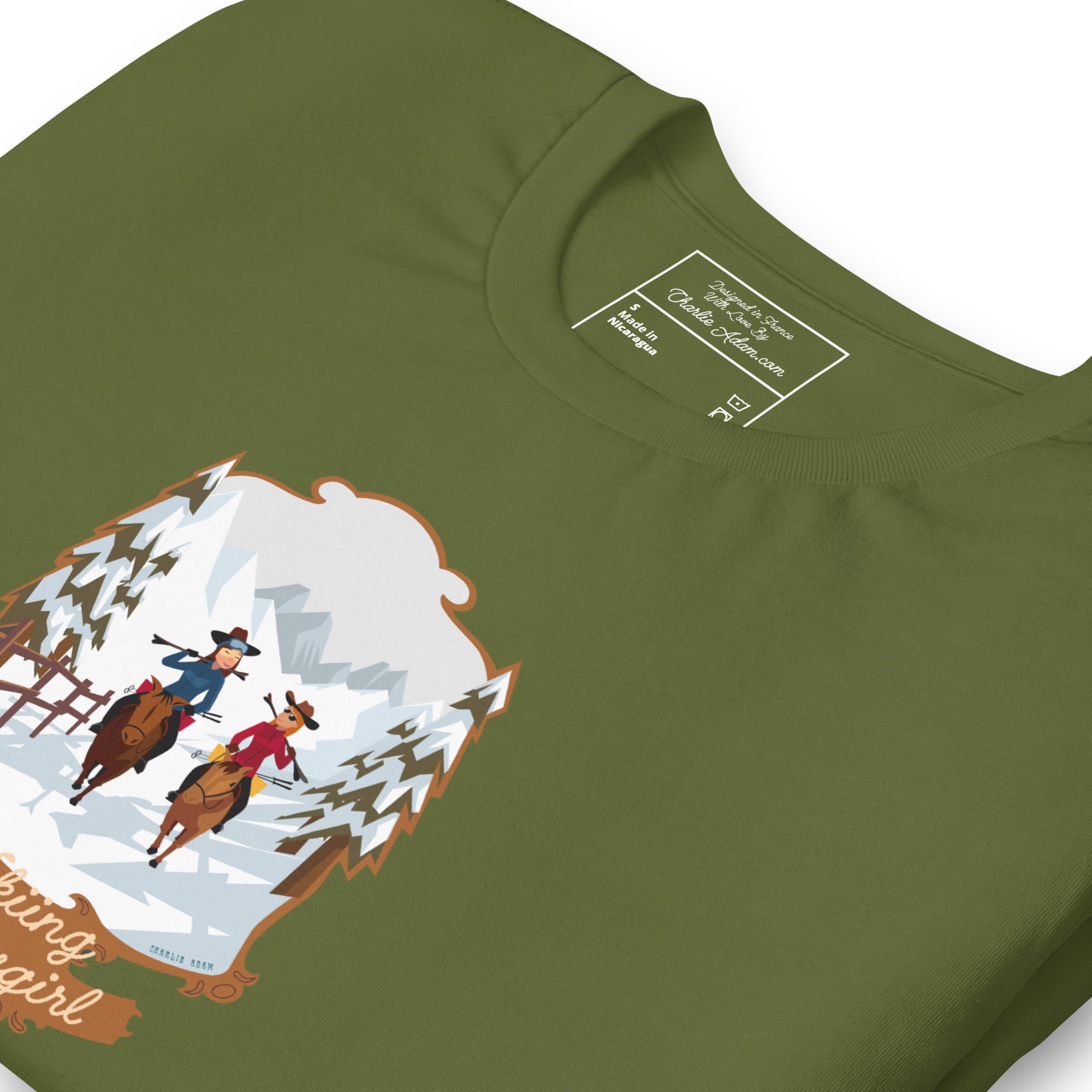 T-shirt en coton unisexe The Skiing Cowgirl sur couleurs foncées