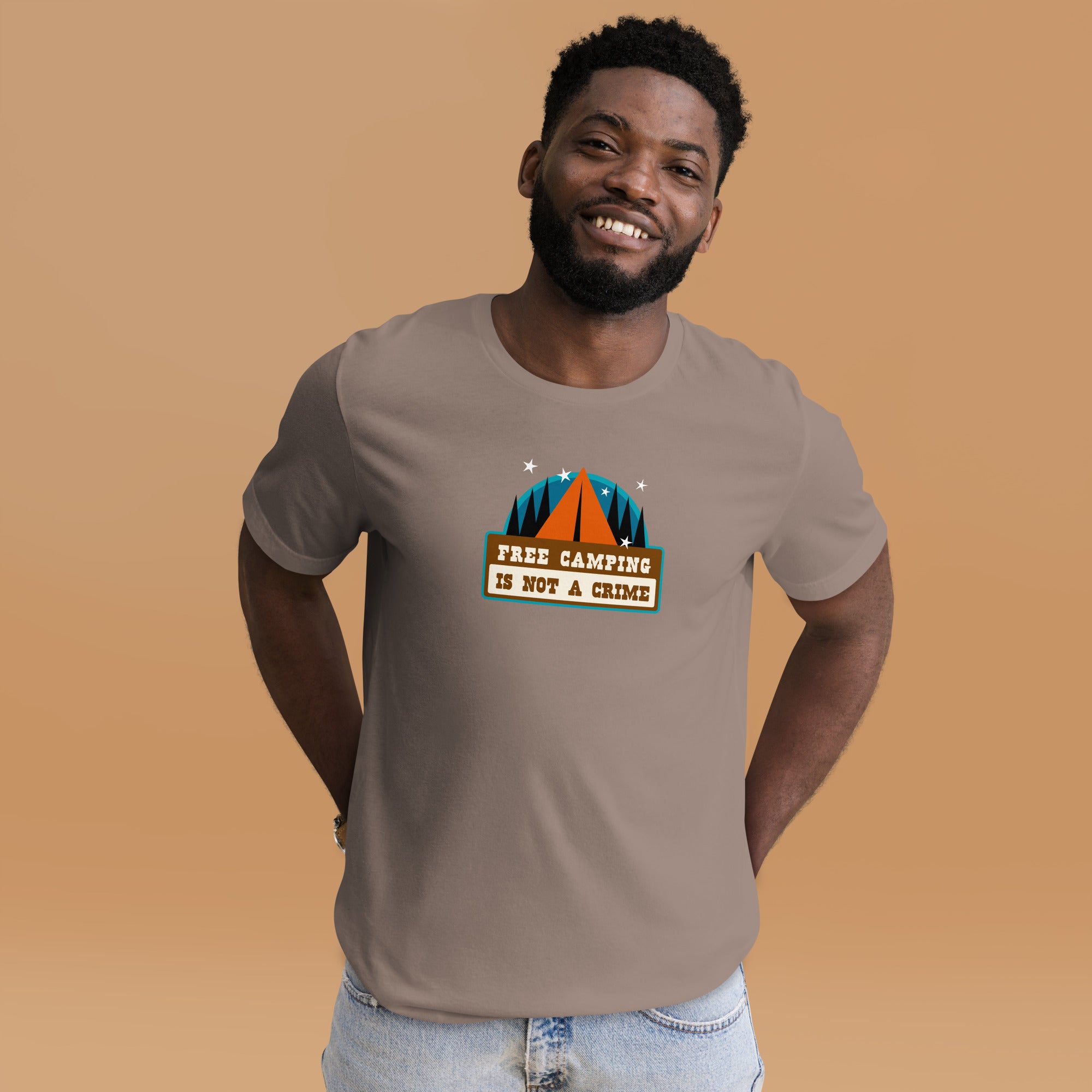 T-shirt en coton unisexe Free camping is not a crime sur couleurs foncées