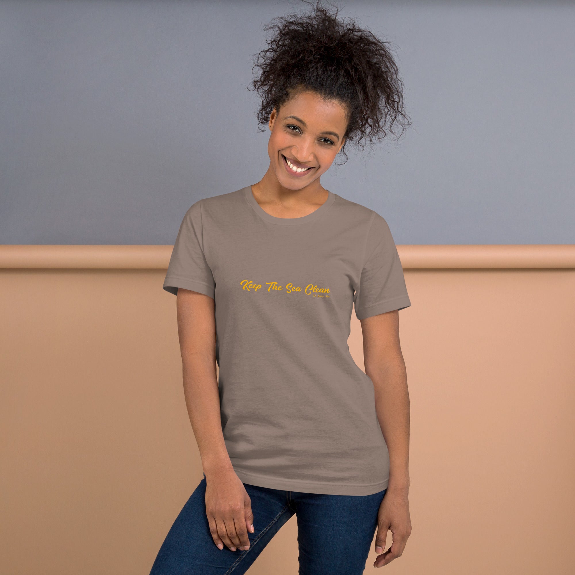 T-shirt en coton unisexe Keep The Sea Clean Gold sur couleurs foncées