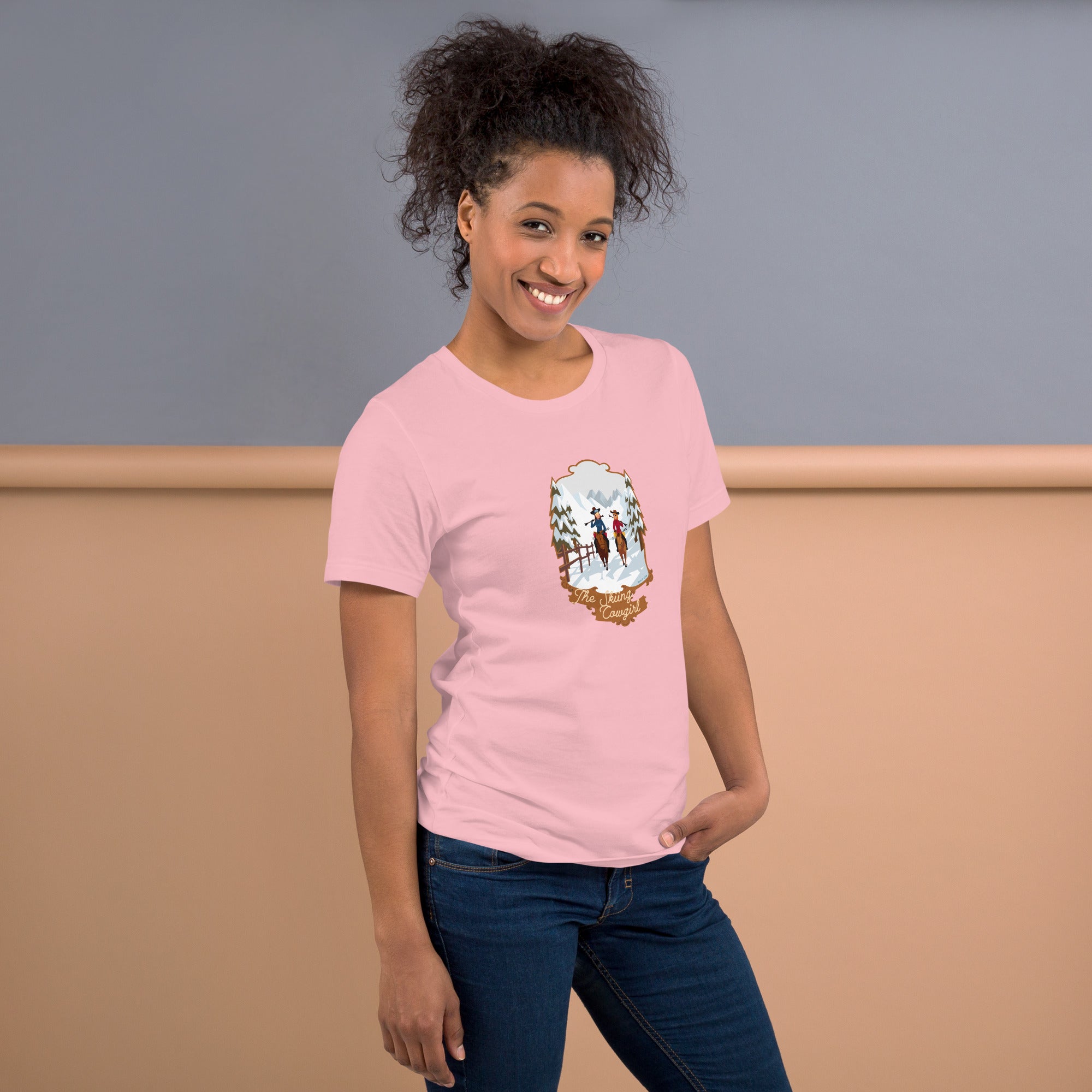 T-shirt en coton unisexe The Skiing Cowgirl sur fond clair