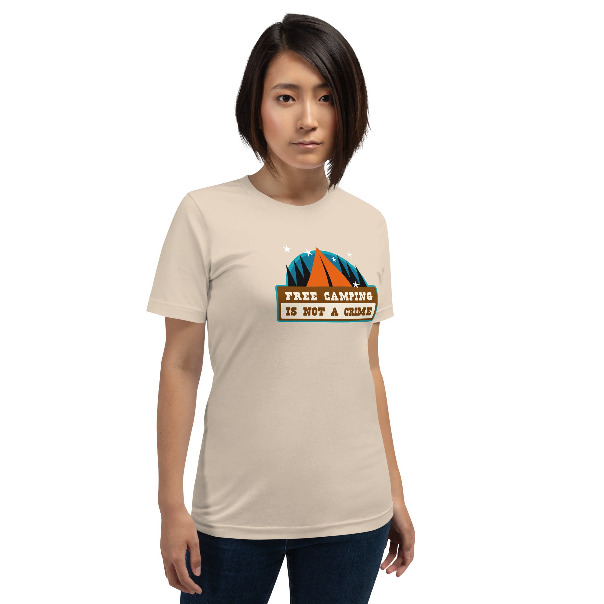 T-shirt en coton unisexe Free camping is not a crime sur couleurs claires