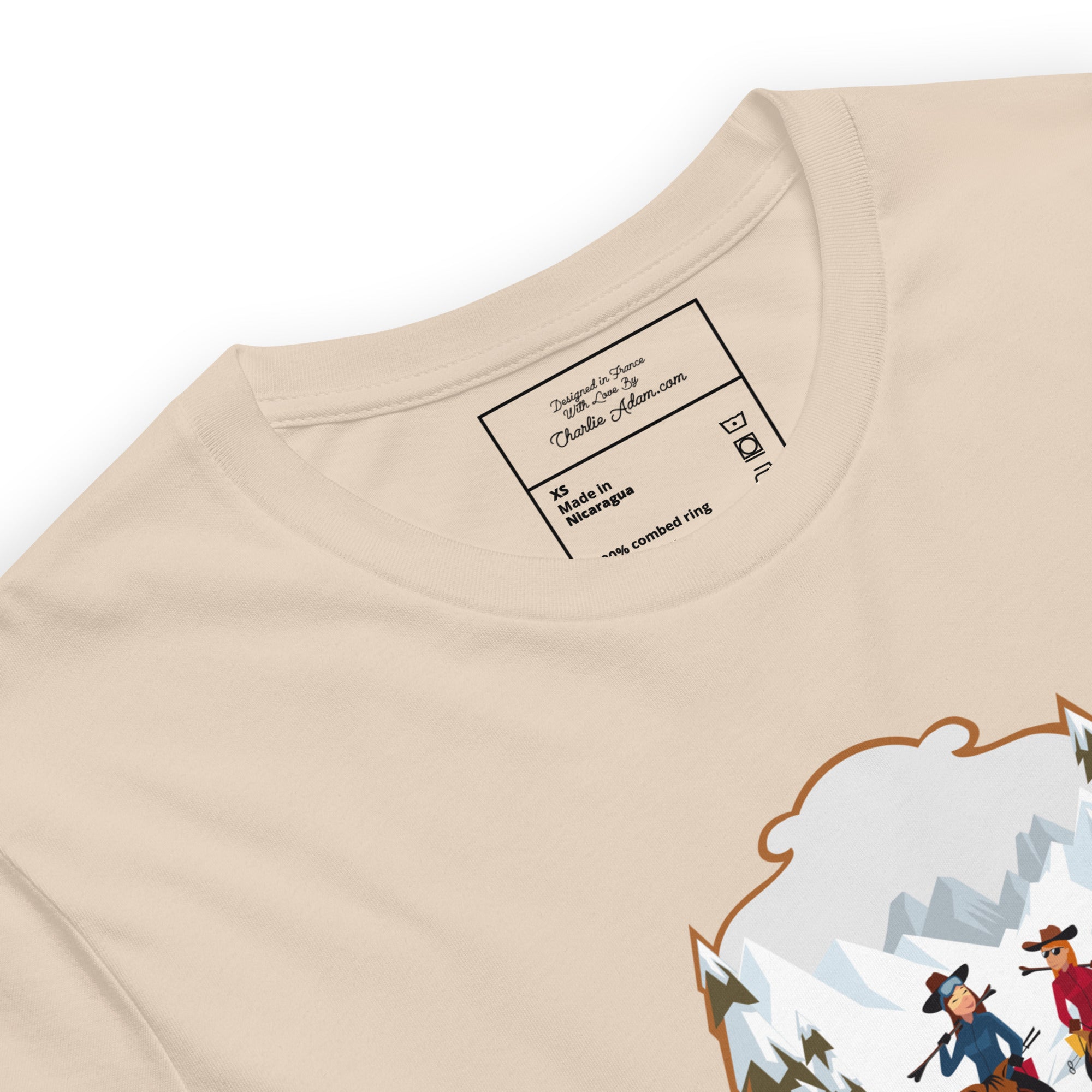 T-shirt en coton unisexe The Skiing Cowgirl sur fond clair