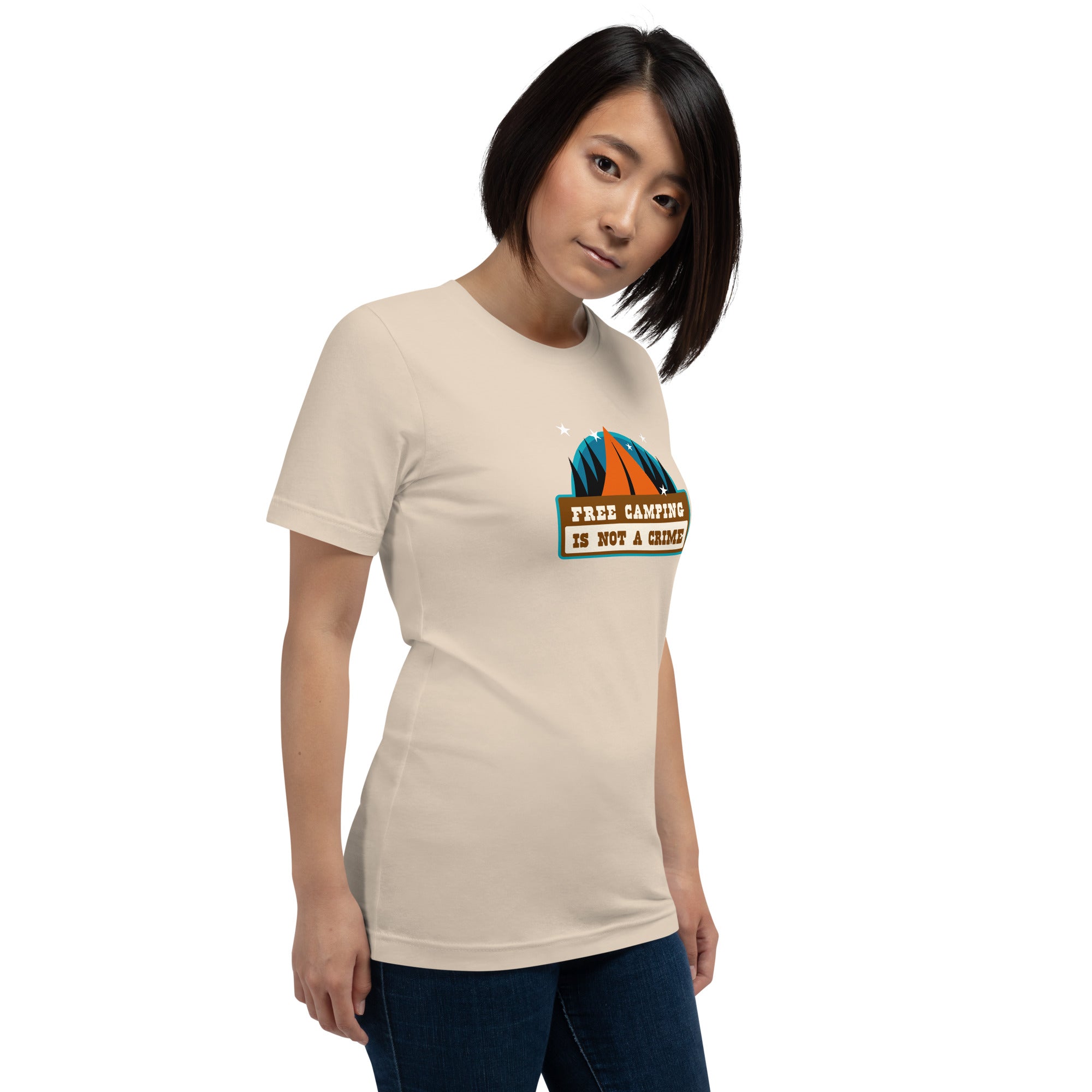 T-shirt en coton unisexe Free camping is not a crime sur couleurs claires