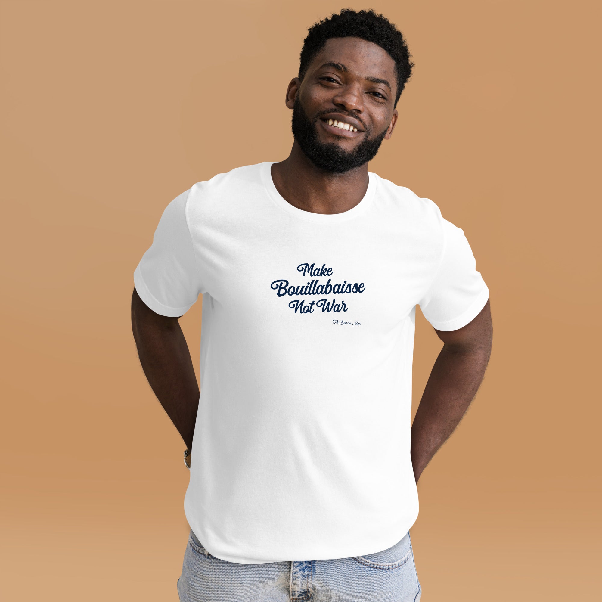 T-shirt en coton unisexe Make Bouillabaisse Not War Text Only sur couleurs claires