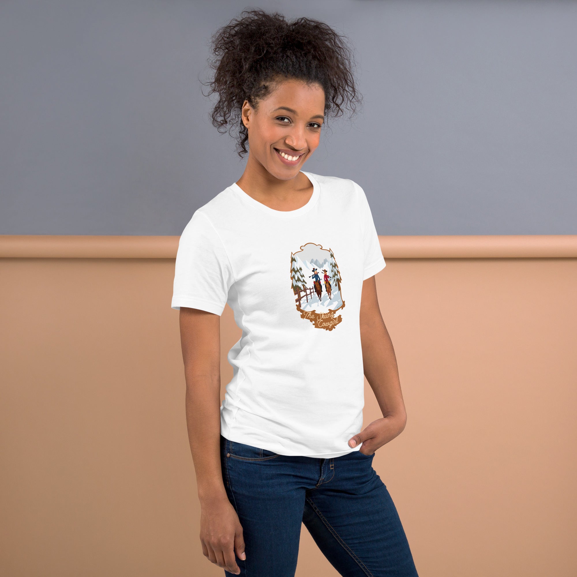 T-shirt en coton unisexe The Skiing Cowgirl sur fond clair